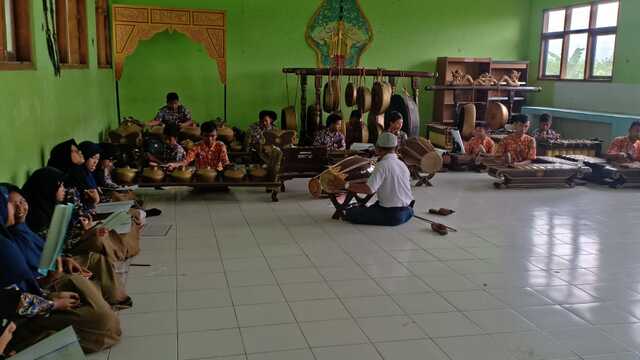 Fasilitas Sekolah Kesenian