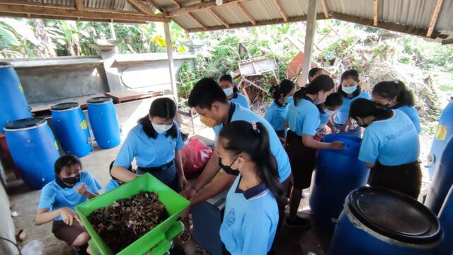 Pengelolaan Sampah Organik di Sekolah Berbasis Adiwiyata