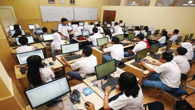 pendidikan di era modern. Sekolah perlu meningkatkan kompetensi guru, memanfaatkan teknologi,